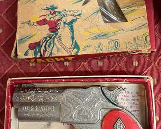 Hubley, Tin Litho Gun in Box