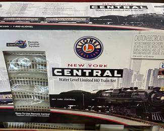 Lionel New York Central Water Level Limited HO Train Set