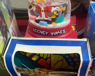Looney Tunes Snow Globe/Toy Butterfly in Box