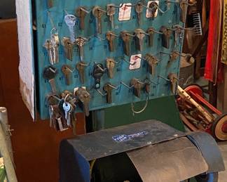 Vintage Curtis Keymatic 2000 Key Maker with Display