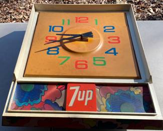 Vintage Plastic 7up Clock