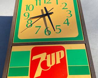 Vintage Plastic 7up Clock
