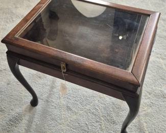 Lot 208 Vitrine Table