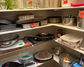 Tons of Kitchen Items