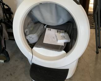 Self cleaning liter box