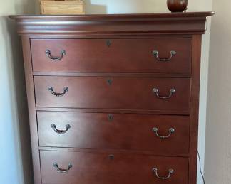 Broyhill 5 drawer dresser-39x17x55