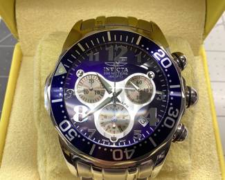 INVICTA 3210 CHRONOGRAPH THIS WATCH FEATURES A CHRONOGRAPH DIAL, DATE WINDOW AND DOME CRYSTAL.