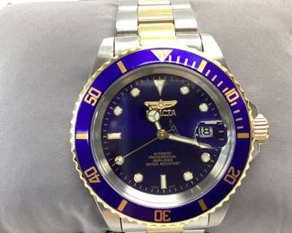INVICTA 8928 AUTOMATIC 2 TONE THIS WATCH FEATURES TWO TONE STRUCTURE WITH DEEP BLUE DIAL AND BEZEL. WITH DATE WINDOW