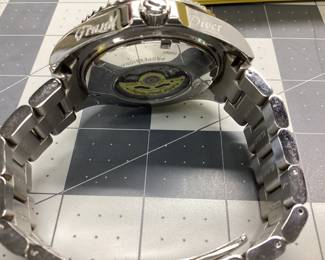 INVICTA 21867 AUTOMATIC THIS WATCH GRAND DIVER FEATURES DATE WINDOW, BLACK AND RED BEZEL. SHOWS LIGHT SIGNS OF WEAR ON STAINLESS BAND