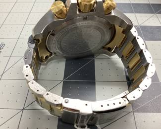 INVICTA RESERVE 29538 THIS WATCH FEATURES AN OVERSIZED BODY, TWO TONE STRUCTURE WITH DAY AND DATE WINDOW. CHRONOGRAPH DIAL EXTRA LINKS /0337