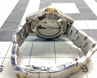 INVICTA 8928 AUTOMATIC 2 TONE THIS WATCH FEATURES TWO TONE STRUCTURE WITH DEEP BLUE DIAL AND BEZEL. WITH DATE WINDOW