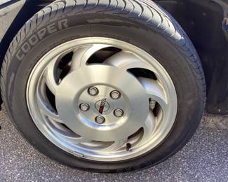 1995 Chevrolet CORVETTE LT-1 CONVERTIBLE VIN: 1G1YY32P1S5100405 Miles: 24,805 Engine: 5.7 LITER Color: POLO GREEN METALLIC 1995 CHEVROLET CORVETTE LT-1 5.7L ENGINE IN GREAT CONDITION. 24,804 ORIGINAL MILES, POLO GREEN METALLIC PAINT, 90% TREAD ON 285/40z/17 on REAR & 255/45r/17 on FRONT, 6 SPEED AUTOMATIC TRANSMISSION