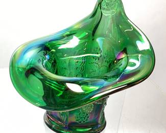FENTON IRIDESCENT EMERALD GREEN GRAPEVINE EMBOSSED VASE