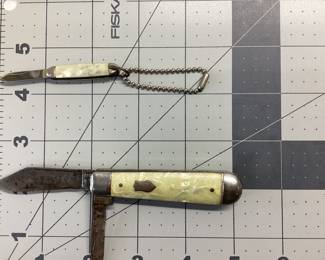 5 VINTAGE KNIVES LOT UNKNOWN FULL SIZE TEXAS TOOTHPICK, JAPANESE SABRE 77, MOP IMPERIAL USA, WHITE HANDLE 4 5/8 INCH BLADE, UNKNOWN MINI KEYCHAIN MOP KNIFE