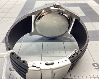 INVICTA 5249 WITH DAY AND DATE WINDOW THIS WATCH FEATURES DAY AND DATE WINDOW WITH POLISHED AND MATTE BODY AND SILICONE BAND