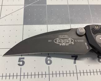 MICROTECH KESTREL KNIFE THIS DISCONTINUED MICROTECH KESTREL 4/2000 IS A WONDERFUL PIECE TO ANYONES COLLECTION