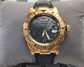 INVICTA 2964 WITH LEATHER BAND THIS WATCH HAS AUTOMATIC MOVEMENT INSIDE A GOLD BODY WITH MOTHER OF PEARL DIAL AND DATE WINDOW