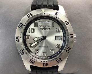 INVICTA 5249 WITH DAY AND DATE WINDOW THIS WATCH FEATURES DAY AND DATE WINDOW WITH POLISHED AND MATTE BODY AND SILICONE BAND