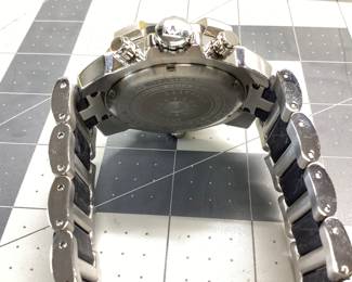 INVICTA SPECIALTY 6302 THIS WATCH FEATURES A HYBRID DESIGN WITH TEXTURED ACCENTS IN THE BEZEL AND CHRONOGRAPH DIAL. EXPOSED DATE WHEEL AND SILICONE AND STAINLESS BAND