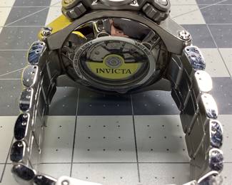 INVICTA 15491 SUBAQUA NOMA THIS AUTOMATIC WATCH FEATURES AN OVERSIZED STRUCTURE WITH CHRONOGRAPH DIAL MATTE GOLD DIAL AND ACCENTED BAND LINKS