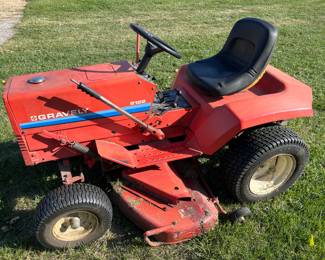 Vintage Gravely riding mower. - Works