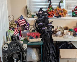 Holiday on discount!! Halloween, Easter, and Mardi Gras assorted items! Most are new with tag! 