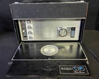 Zenith Royal 7000 Trans Oceanic Portable Radio