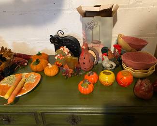 Thanksgiving ornaments and table settings