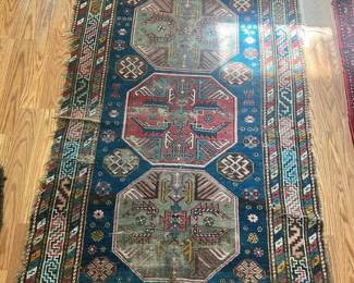 Persian Rug (H)
Overall good condition with some wear 
39” x 62”