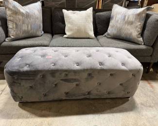 Tufted rectangle bench