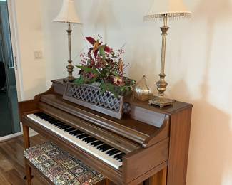 Kimball piano - Consolette
With bench