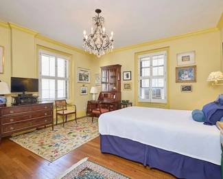 Vintage Baker Furniture 3 Drawer Dresser
Lot #: 27