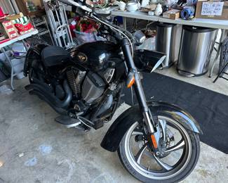 2010 Victory Kingpin 8-Ball, 9600 mi., $8500