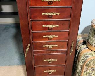 Jewelry chest