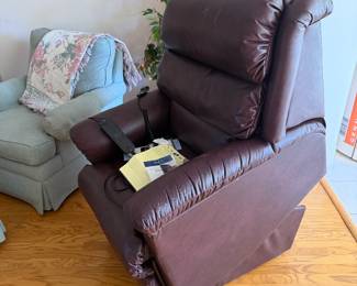 Electric lifting recliner
