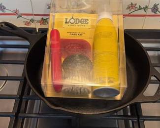 Lodge Cast Iron Pan 