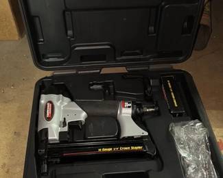 Tradesman Magnesium Series 18 Gauge 1/4" Crown Stapler