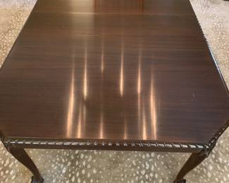 Dining table with 3 leaves in