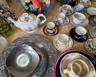 Arthur Court, Fitz and Floyd parrot pitcher, Royal Dalton, cup and saucer collection