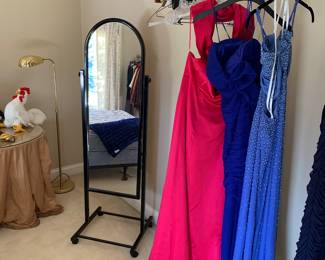 three of this mirror! Ball clothing racks.