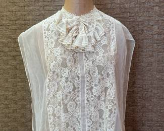 Vintage lace jabot