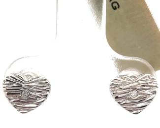 Sparkling Textured Heart Natural Dimond Stud Earrings