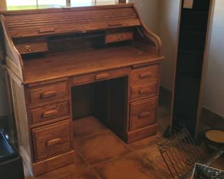 Roll top desk