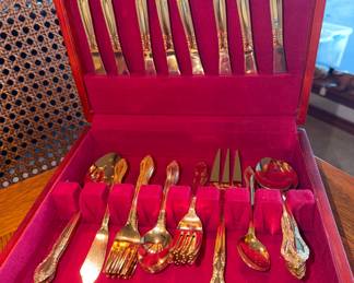 Gold stainless flatware