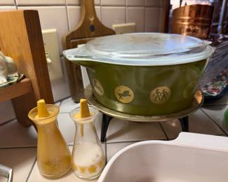 Pyrex Zodiac with warmer