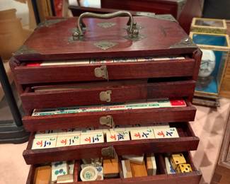 Vintage Mahjong in case