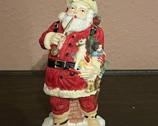 There are a lot of Santas in this house....you'll see more as you keep clicking through these pics