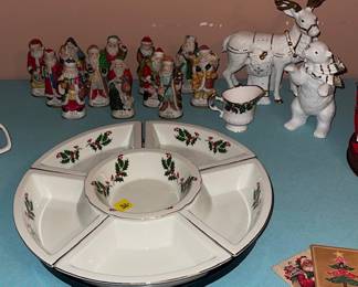 Now you know as well as I do, that we hardly ever find a serving set with all the pieces. This is a rare find indeed. Has a box!