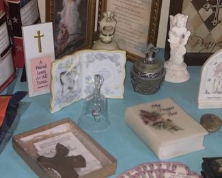 Zooming in on faith based items, love that clinging cross