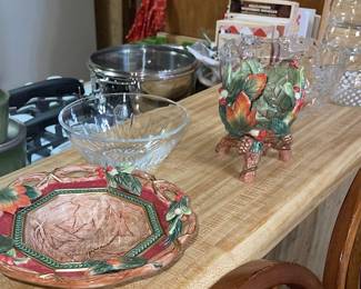 Fitz and Floy, there are matching pieces on the dining table to these two